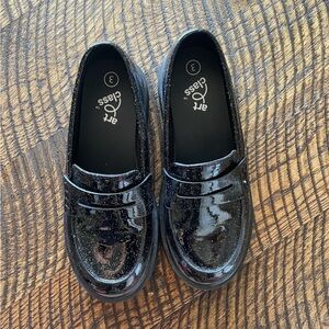 VGUC — Art Class sparkle black loafers — kids size 3